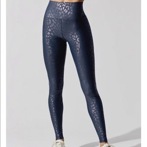 Carbon38 Takara high rise blue leopard leggings